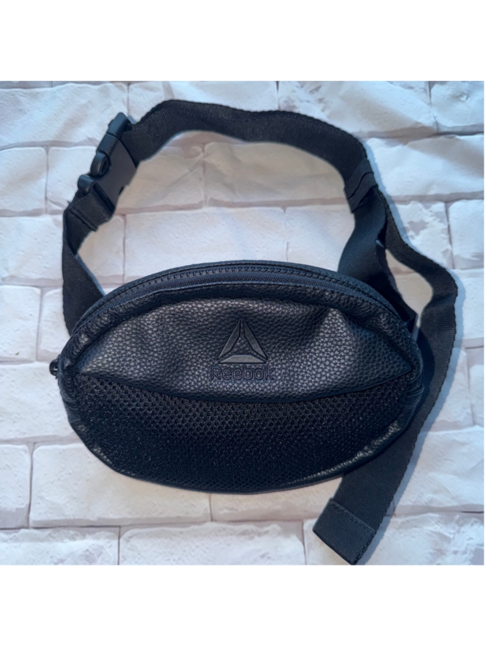 NWOT Reebok Black Fanny Pack Waist Belt Bag Hiking Outdoor Tourist Adjust Strap